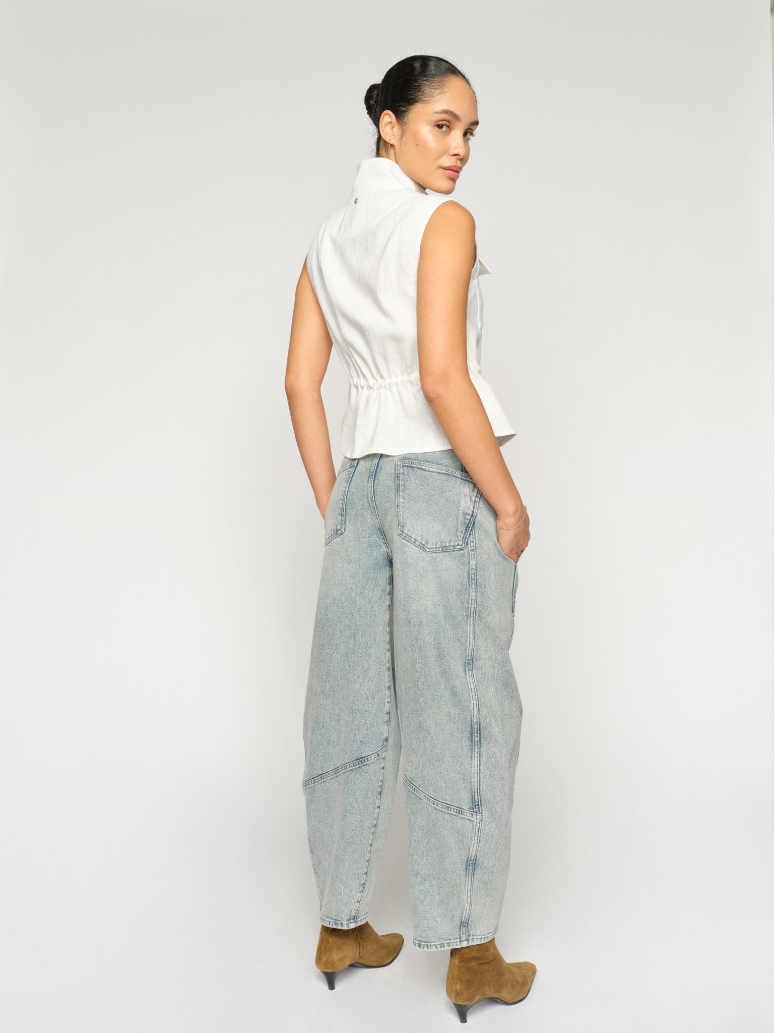 Modelshot / Light Blue / Detail